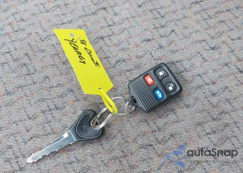 1998 Ford Escort Se z USA, uszkodzony, nr VIN 3FAFP15P6WR256918